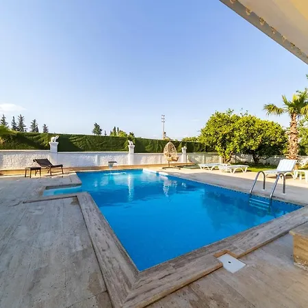 ホテル Marvelous With Private Pool In Muratpasa