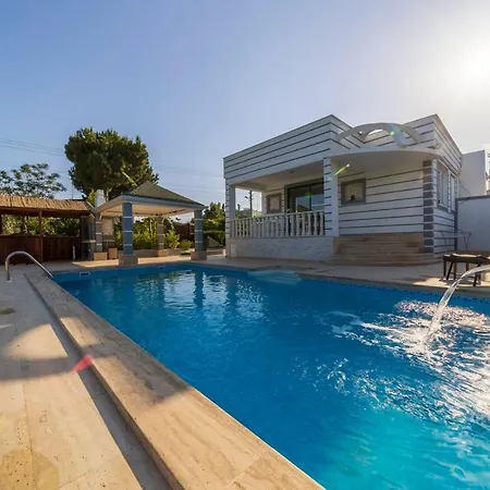 Marvelous With Private Pool In Muratpasa ホテル 4*