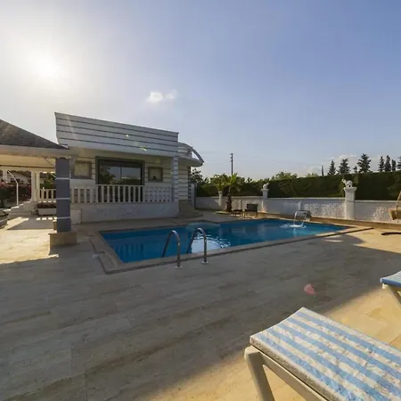 Marvelous With Private Pool In Muratpasa ホテル 4*