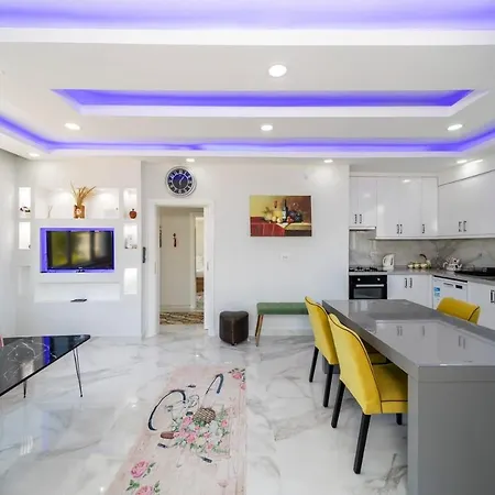 Marvelous With Private Pool In Muratpasa *