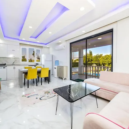 Marvelous With Private Pool In Muratpasa