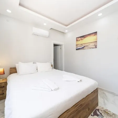 Villa Marvelous With Private Pool In Muratpasa