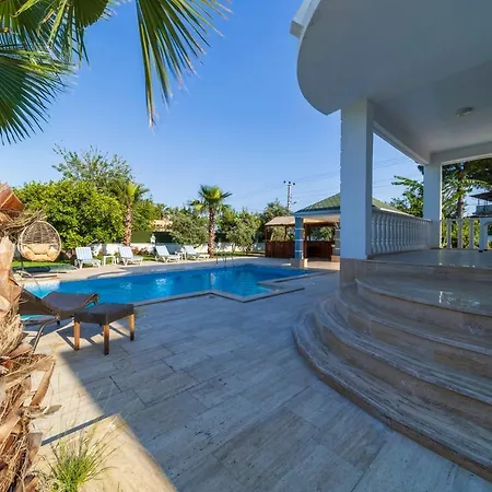 Marvelous With Private Pool In Muratpasa Szálloda