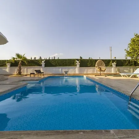 Marvelous With Private Pool In Muratpasa 4* Antalya